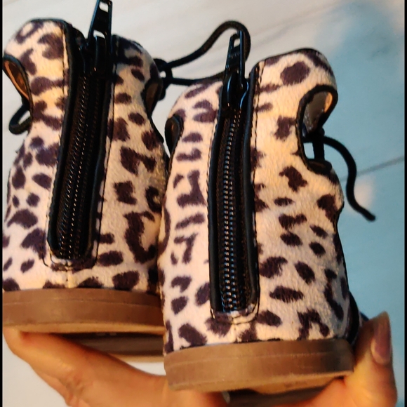 *💖 NWOT, Animal print black Jack gladiator shoes - Picture 4 of 10